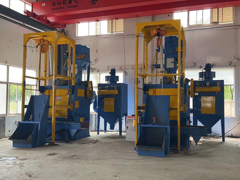 Q3220自動(dòng)上下料拋丸機(jī)、帶振動(dòng)篩分出料機(jī)